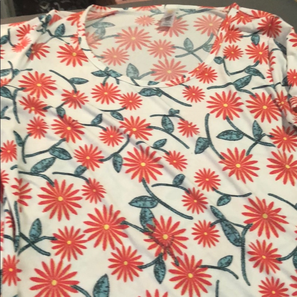 LuLaRoe classic tee